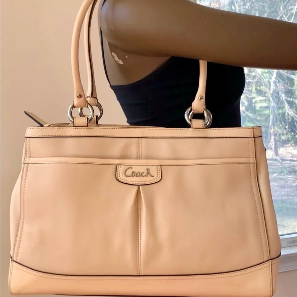 Coach peach  Leather Shoulder Bag
